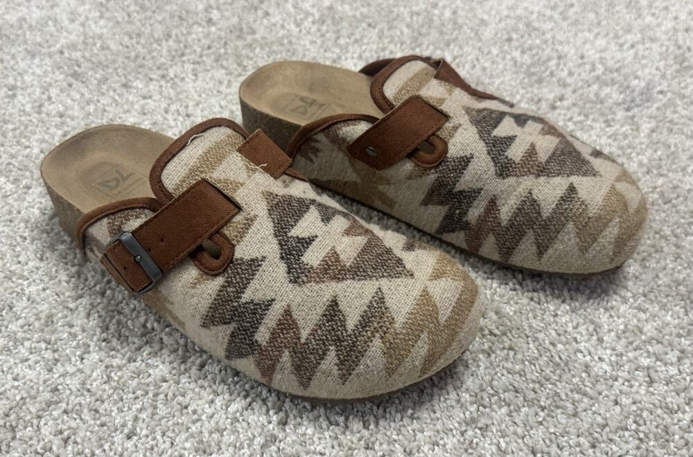 Dirty Laundry Mystify Southwestern Platform Buckle Clogs Multicolor Size 8